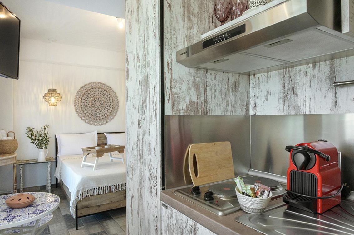 Meltemi Luxury Apartments Nea Roda Exterior photo
