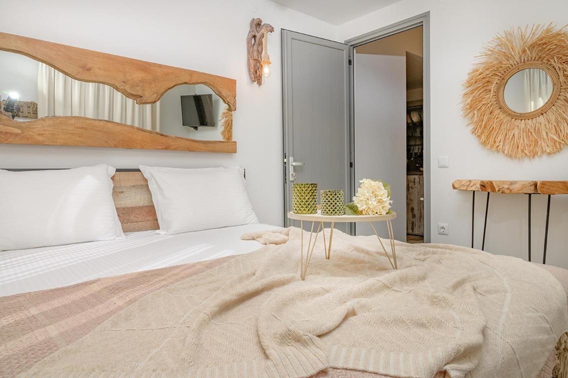 Meltemi Luxury Apartments Nea Roda Exterior photo