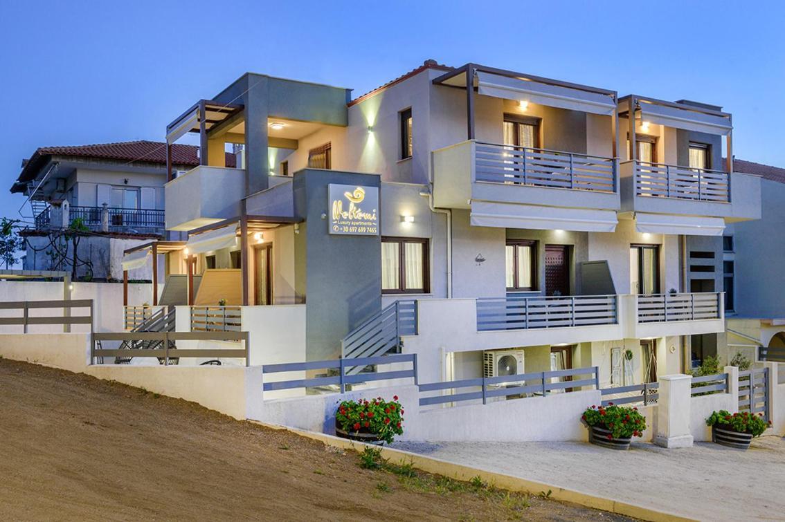 Meltemi Luxury Apartments Nea Roda Exterior photo