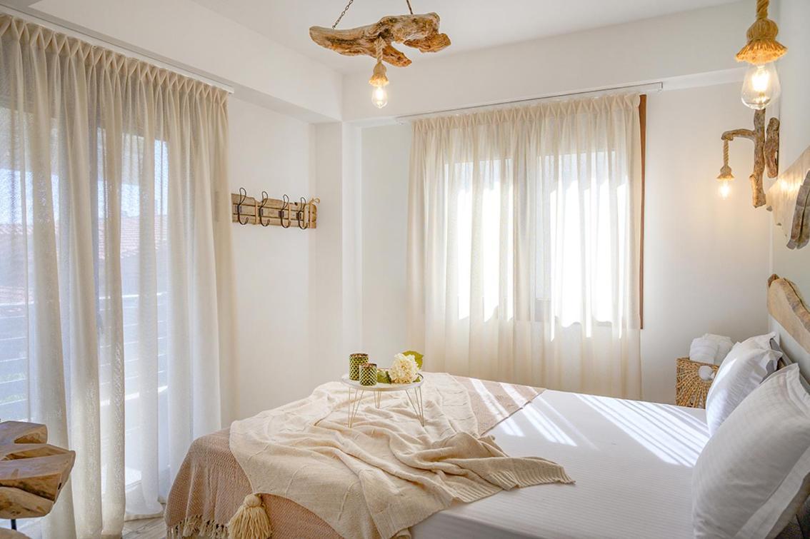 Meltemi Luxury Apartments Nea Roda Exterior photo