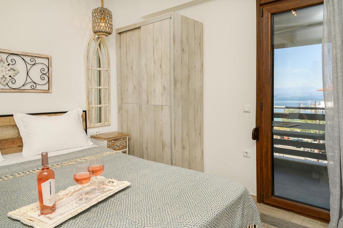 Meltemi Luxury Apartments Nea Roda Exterior photo