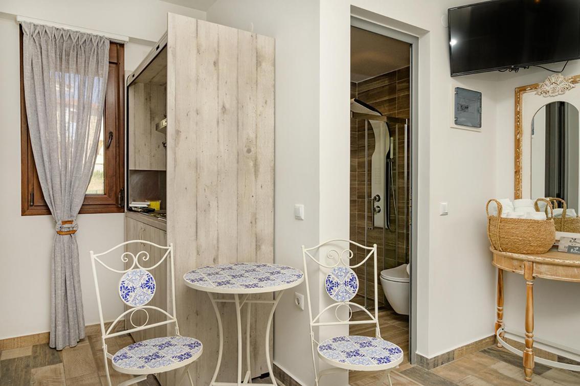 Meltemi Luxury Apartments Nea Roda Exterior photo