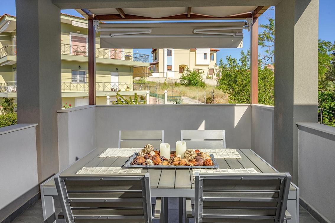 Meltemi Luxury Apartments Nea Roda Exterior photo